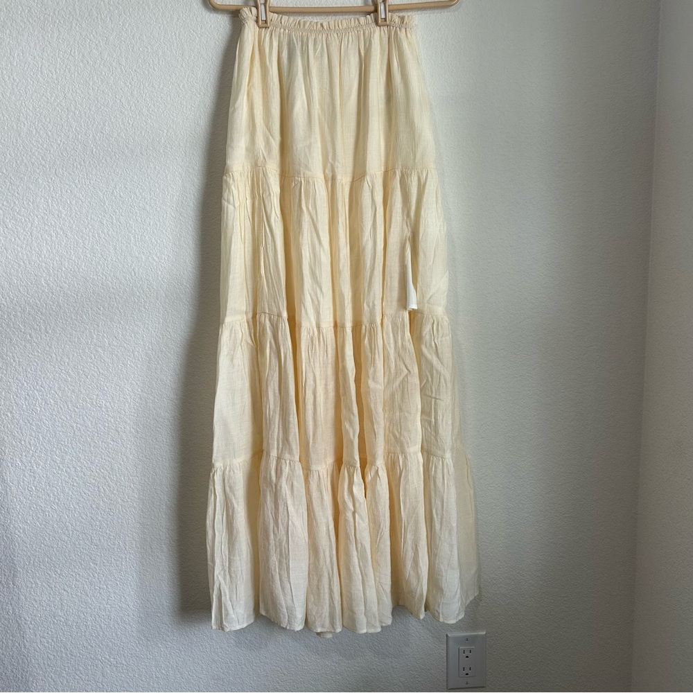 Windsor size Medium cream colored flowy boho skirt